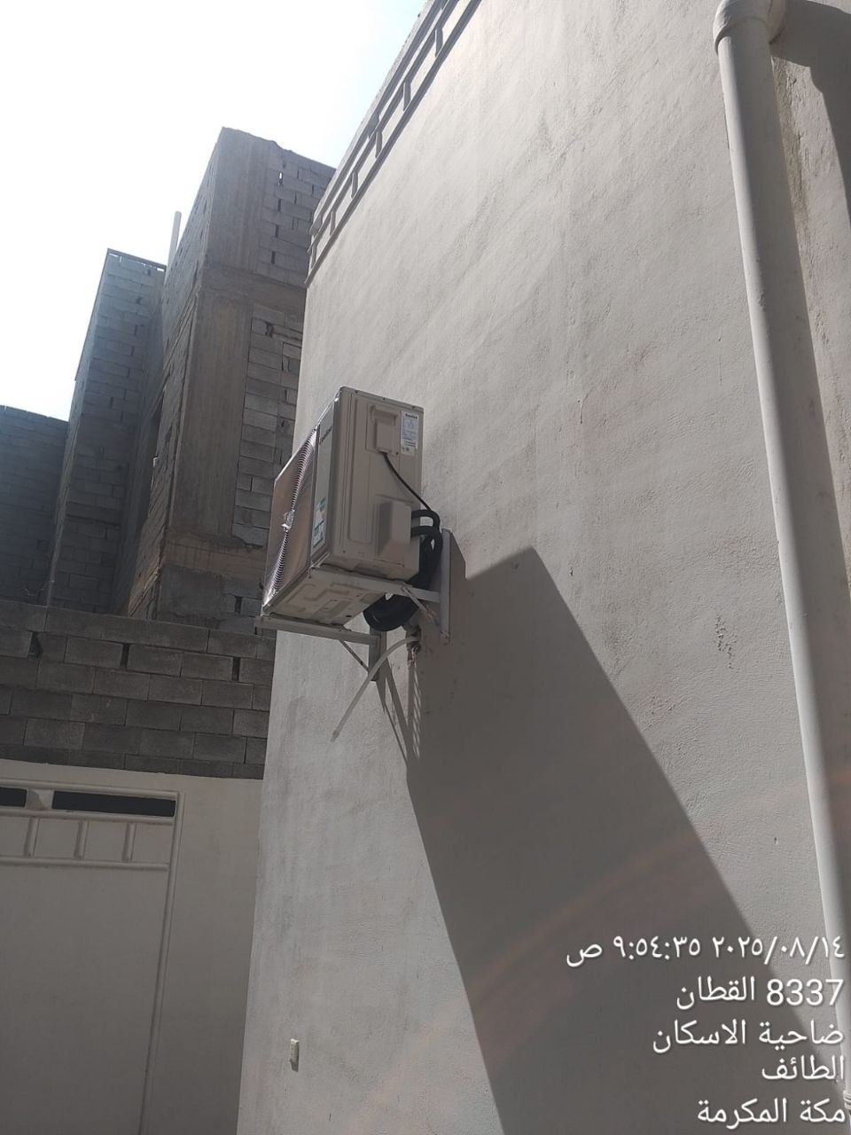 تثبيت مكثف التكييف بالواجهة الخارجية - الطائف